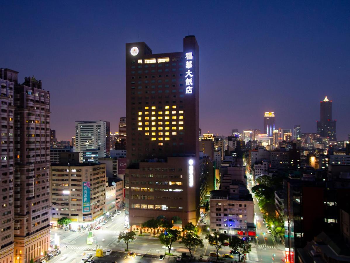 The Howard Plaza Hotel Kaohsiung Exterior photo The hotel at night