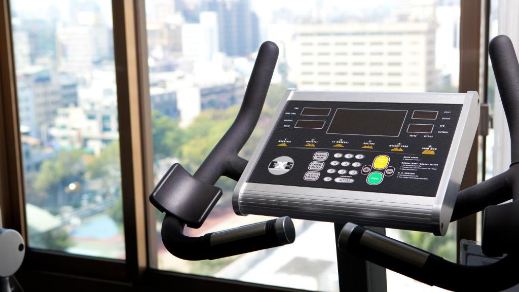 The Howard Plaza Hotel Kaohsiung Exterior photo A treadmill console