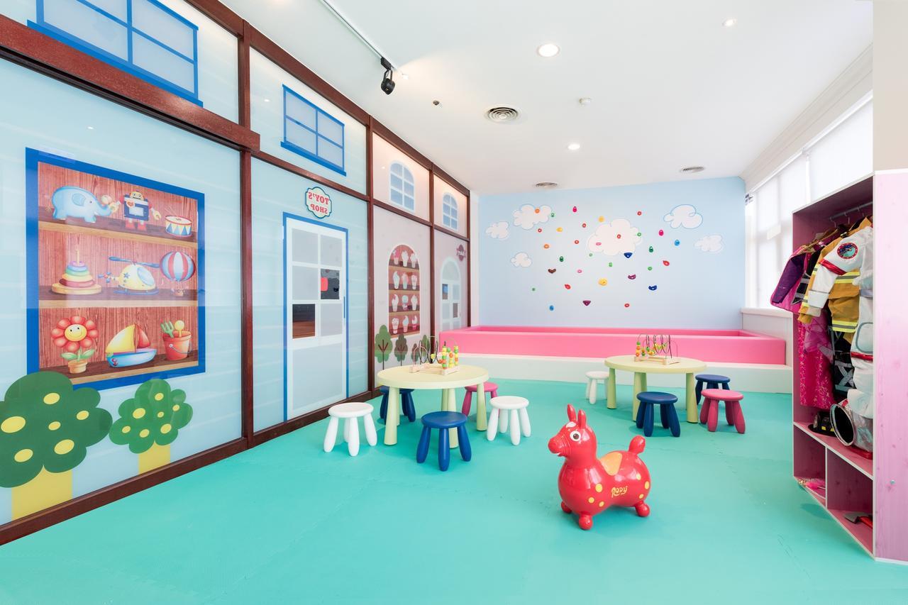 The Howard Plaza Hotel Kaohsiung Exterior photo A nursery in Thailand