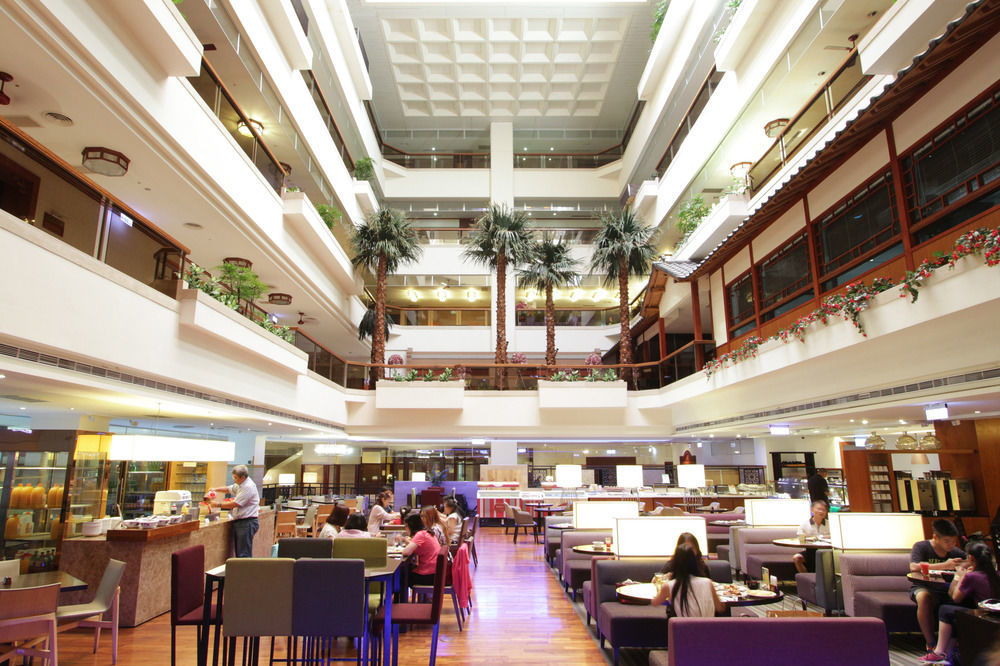 The Howard Plaza Hotel Kaohsiung Exterior photo The lobby of the hotel